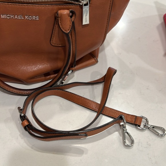 Beautiful like new MK Sophie satchel - Picture 5 of 10